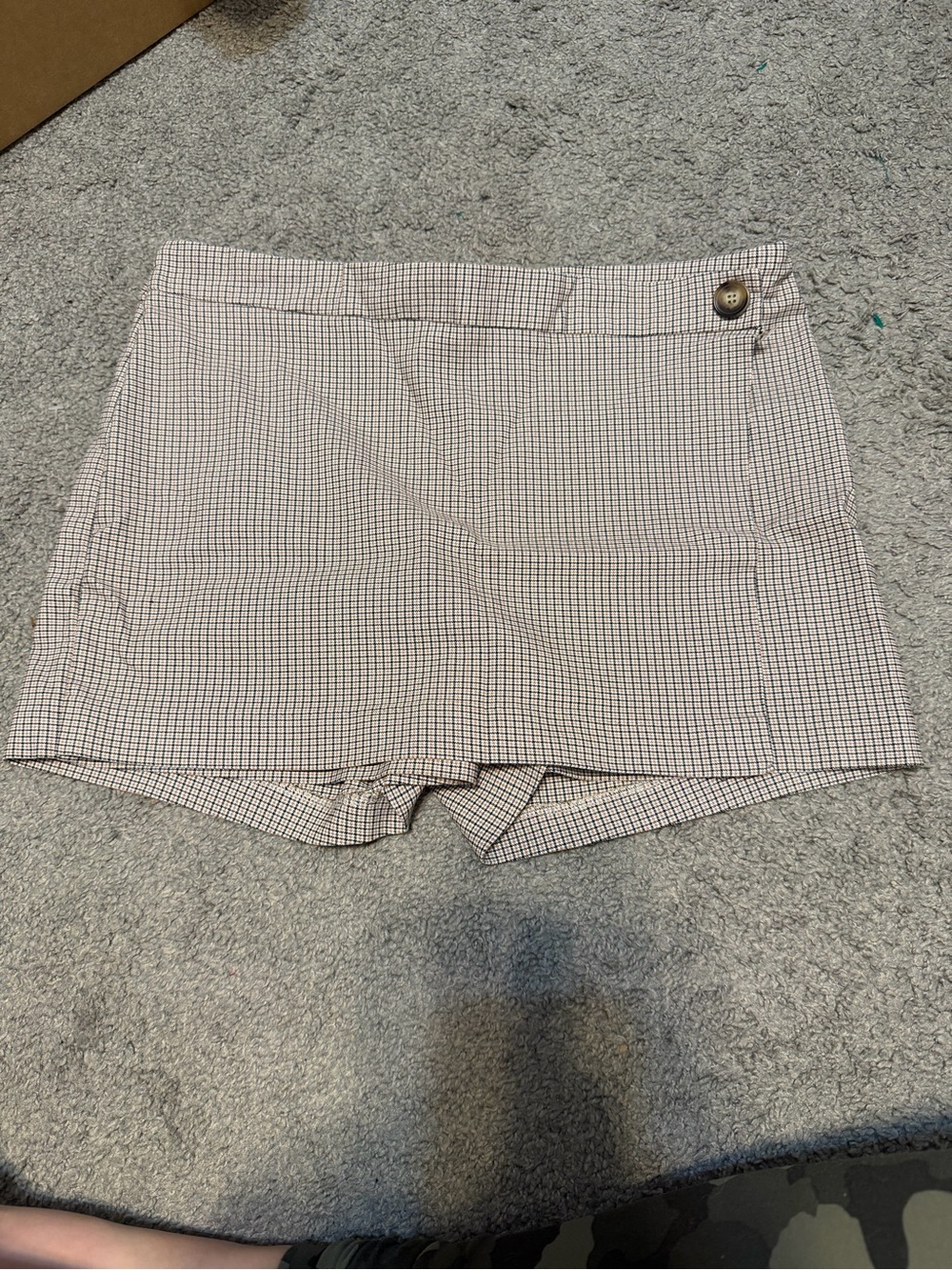 Jules & Leopold Cream Tiny-Check Skort with Button Waist